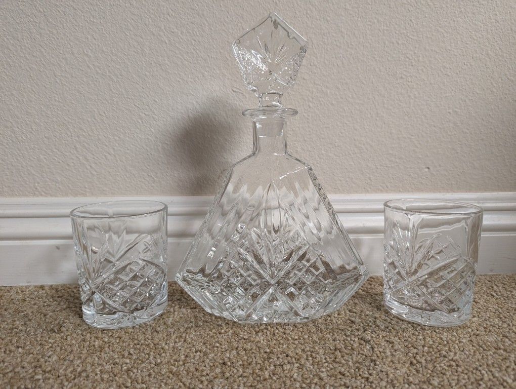 Glass Decanter With 2 Glasses