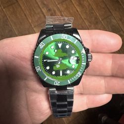 Men’s Black Watch With Green Dial Extremely Rare 