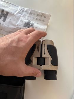 Compact Celestron Traveler 8-24x25