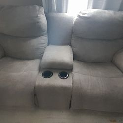Basically Brand New Lazy Boy Electric Recliner Loveseat With Middle Console 