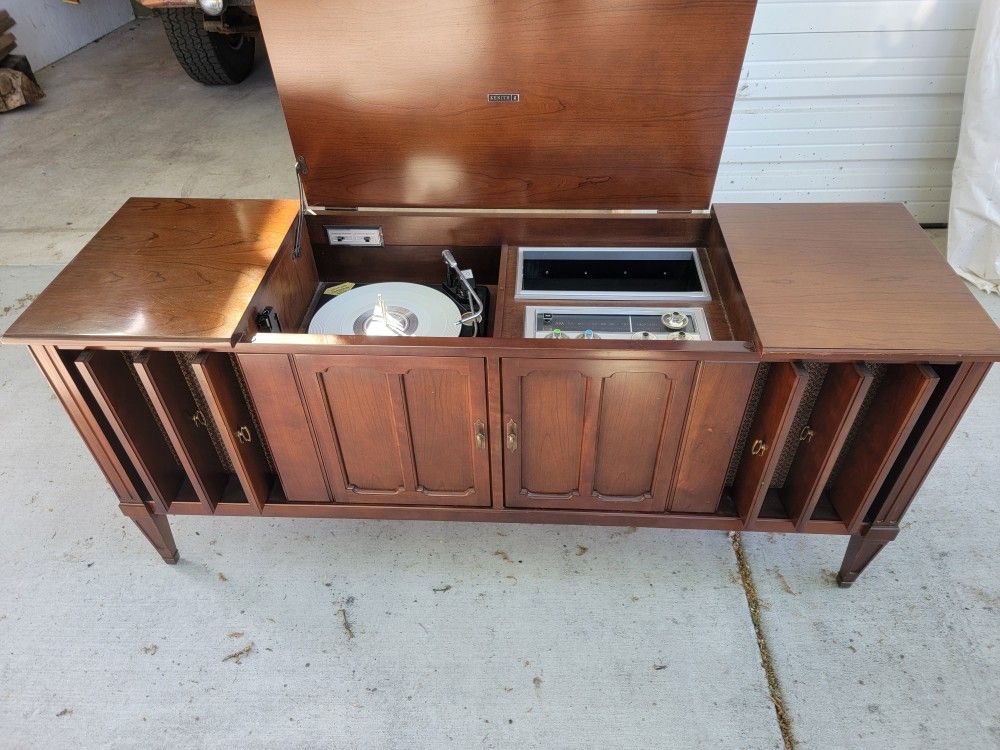 1950's Zenith Stereo Table Combo