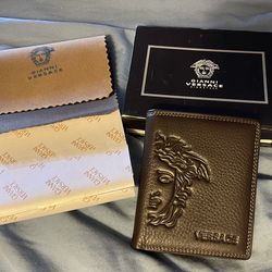 NEW Authentic Versace embossed Men's Leather Wallet Vintage