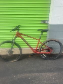 GIANT TALON MOUNTAIN BIKE