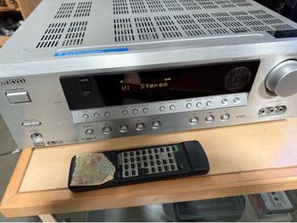 Onkyo 7Ch x 75 Watt Surround Receiver - Works. Read