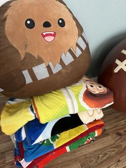 Cobijas y almohada todo por $25