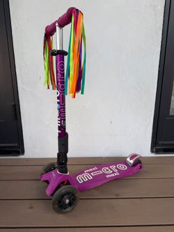 Micro Maxi Foldable LED Scooter