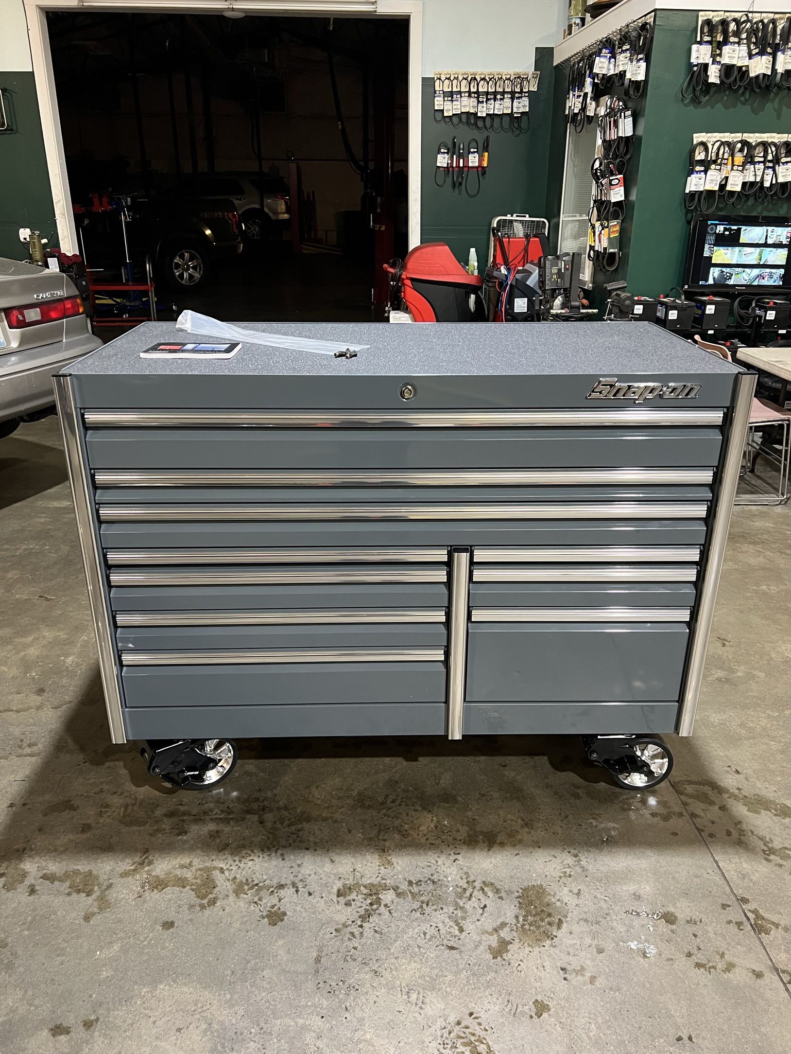 Snap On 60”x 30” 2023 EPIQ Series Tool Box/Rollaway