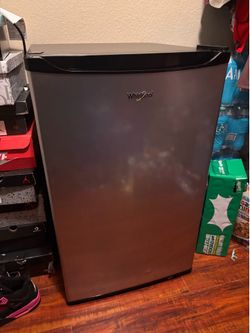 Mini refrigerator