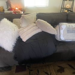 FREE COMFORTERS AND PILLOWS Please Only Goes To The Needy