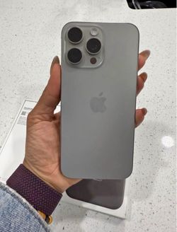 Apple iPhone 15 pro max new ( %100 battery )