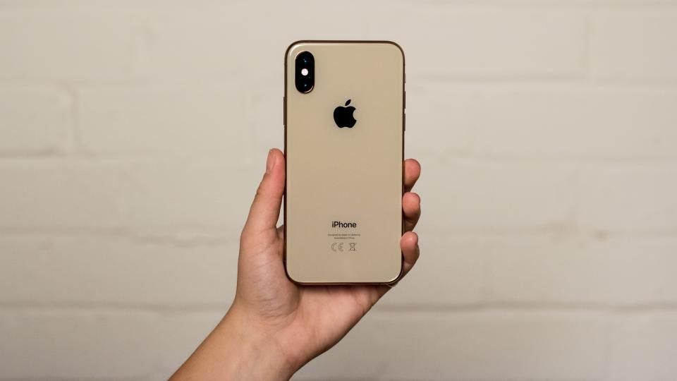 iPhone XS (256gb) Comes With Charger and 1 Month Warranty