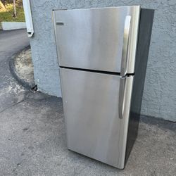 Frigidaire Fridge Refrigerator With Freezer In Stainless Steel Free Local Delivery/30 Day Warranty