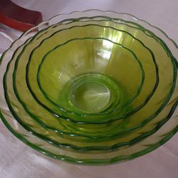 Vintage lime green 5 piece mixing bowl set