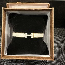Small White & Black  Enamel “H” Bracelet – Gold Tone  With gift Box 