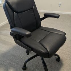 Neo Eegonomic Office Chair. Barely Used.
