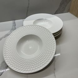 Set of 4 White Ceramic Bowls – Elegant & Modern Design