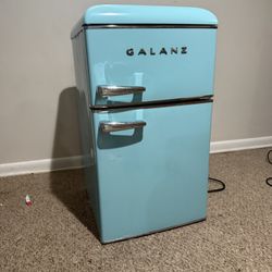 Galanz Retro Mini Fridge Used 