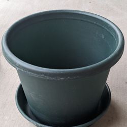 9 Gallon Planter 16 Inches Pot Plastic Evergreen With Saucer