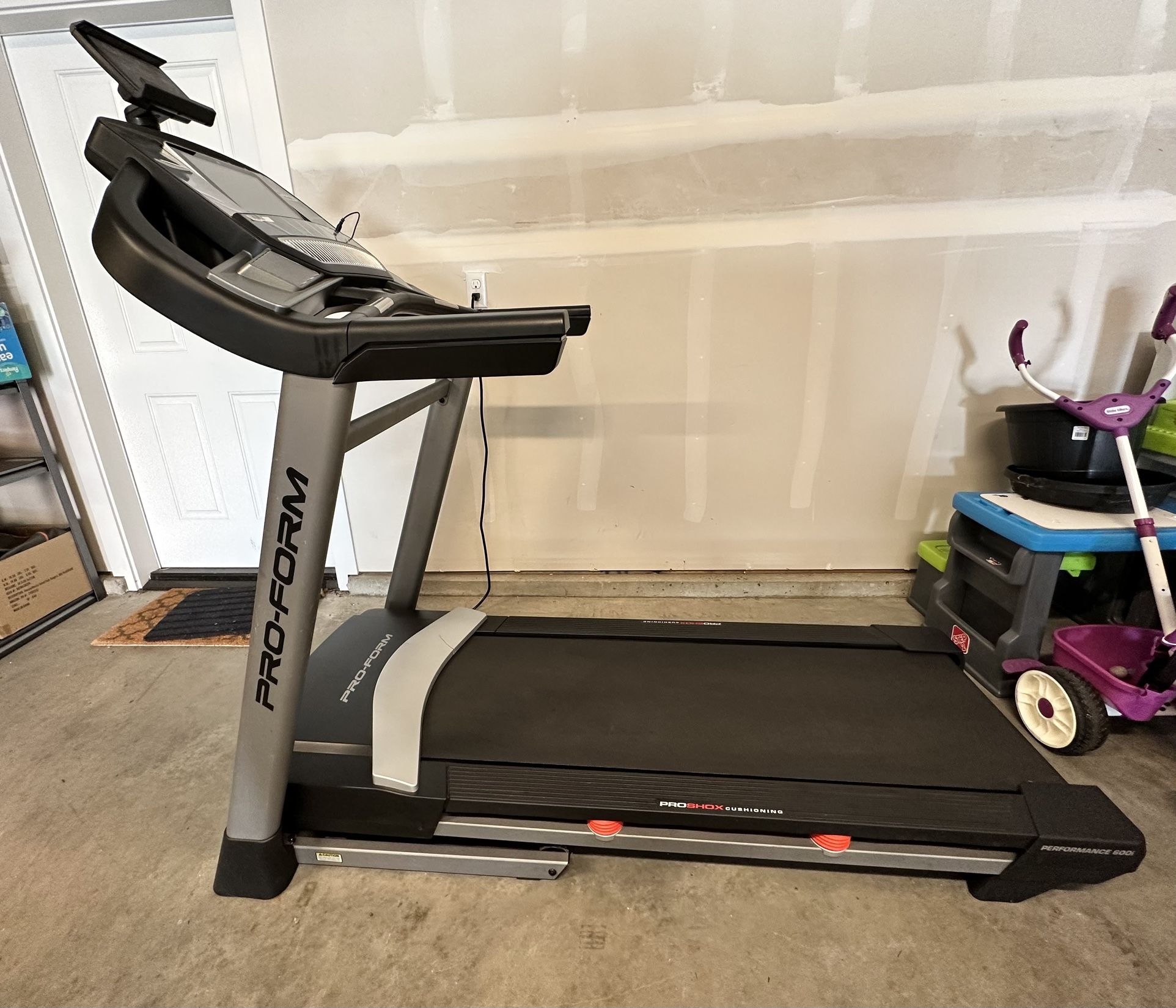 ProForm SMART Performance 600i Treadmill for Sale in Bothell, WA OfferUp