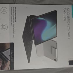Ipad Pro 13" ESR keyboard case 