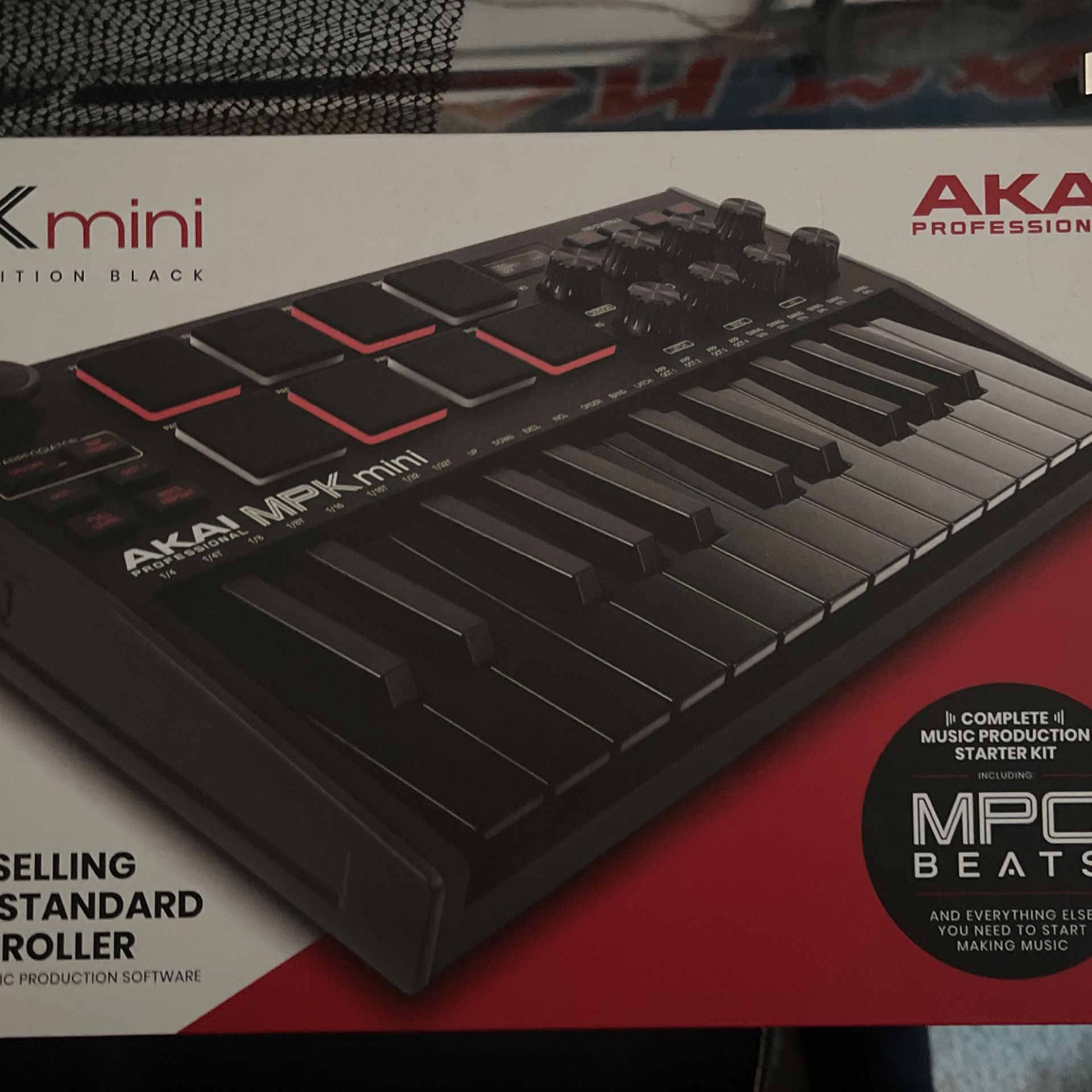 AKAI PROF MPK mini  ( black ) keyboard and pad controller