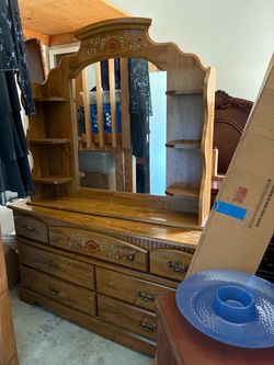 Dresser set