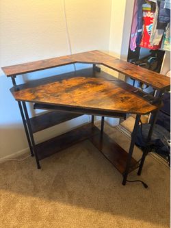 Corner desk