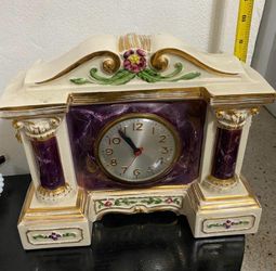 ADORNO ANTIGUO DE PORCELANA FILETEADA