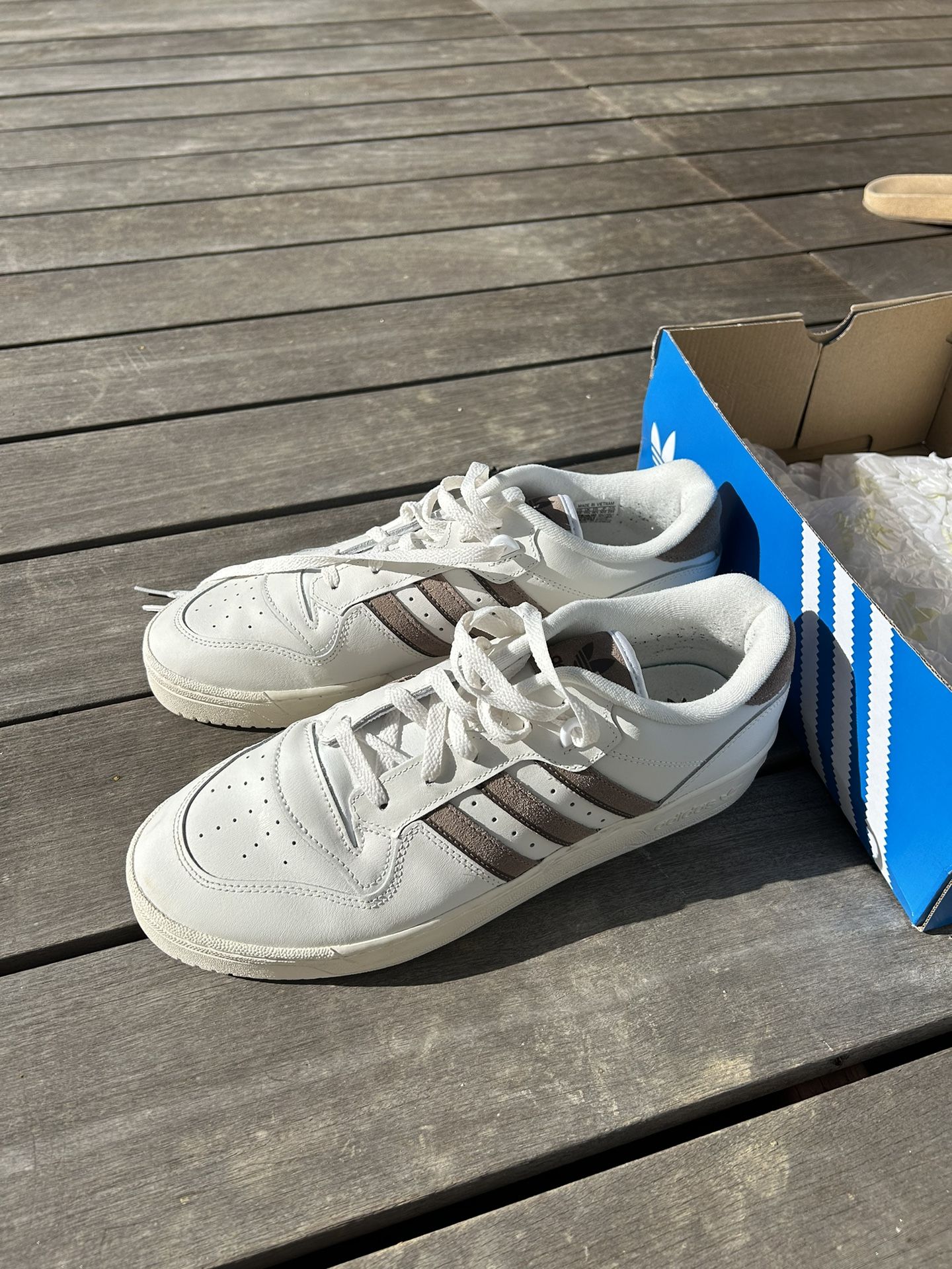 Adidas Originals Rivalry Low BARELY WORN
