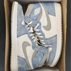 Jordan 1 Hyper Royal