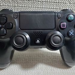 PS4 Controller (Used-Working)
