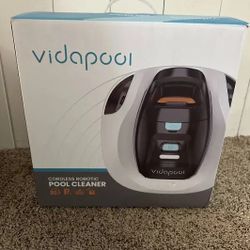 Cordless Robotic Pool Cleaner With Charging Station 