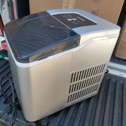 Ice maker machine