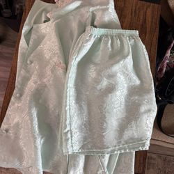 women’s size medium vintage sleepwear set ;; $20 in 33328