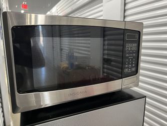 Insignia Microwave