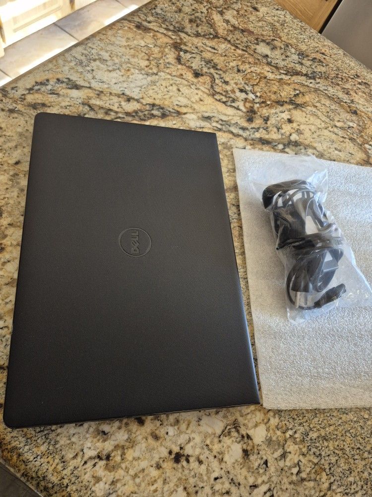 Dell Inspiron 15 15.6 Hd Windscreen Laptop Win 11 New With Still Under Warranty