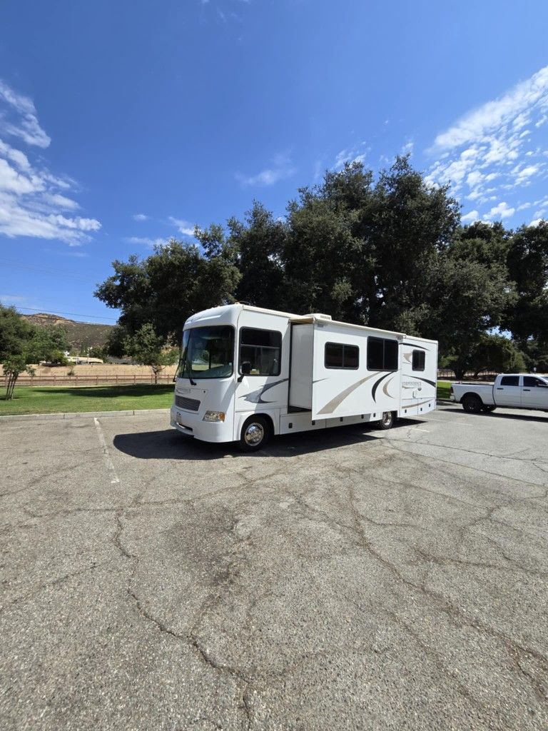 rv motorhome 32ft Gulfstream with superslide. CLEAN for Sale in ...