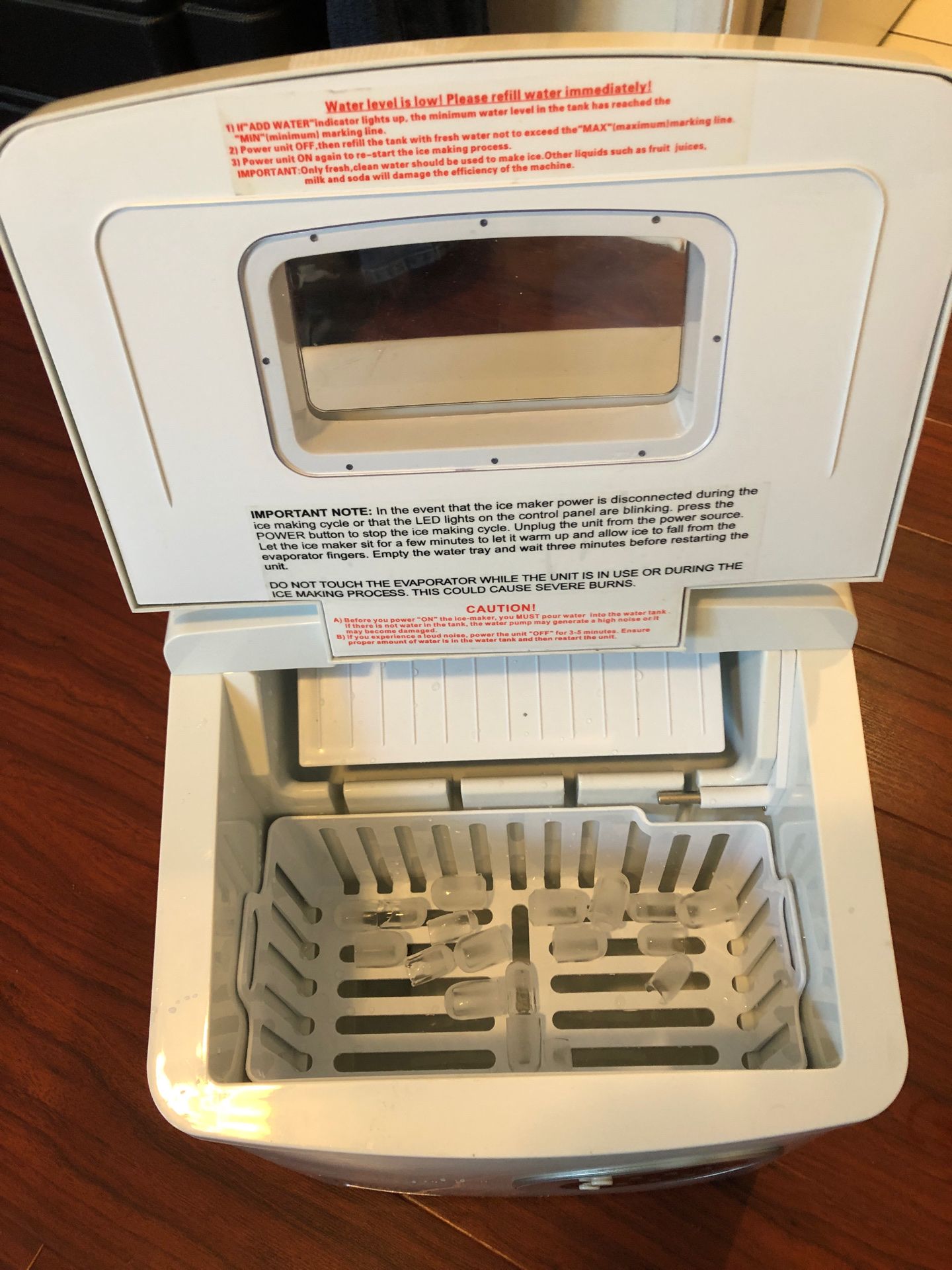 Portable ice maker Emerson model IM90B for Sale in Los Angeles, CA