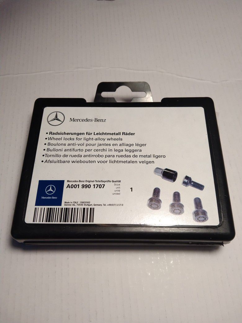 New Genuine Mercedes Benz Wheel Lock Nut Set Original Box (A001 990 17 07)
