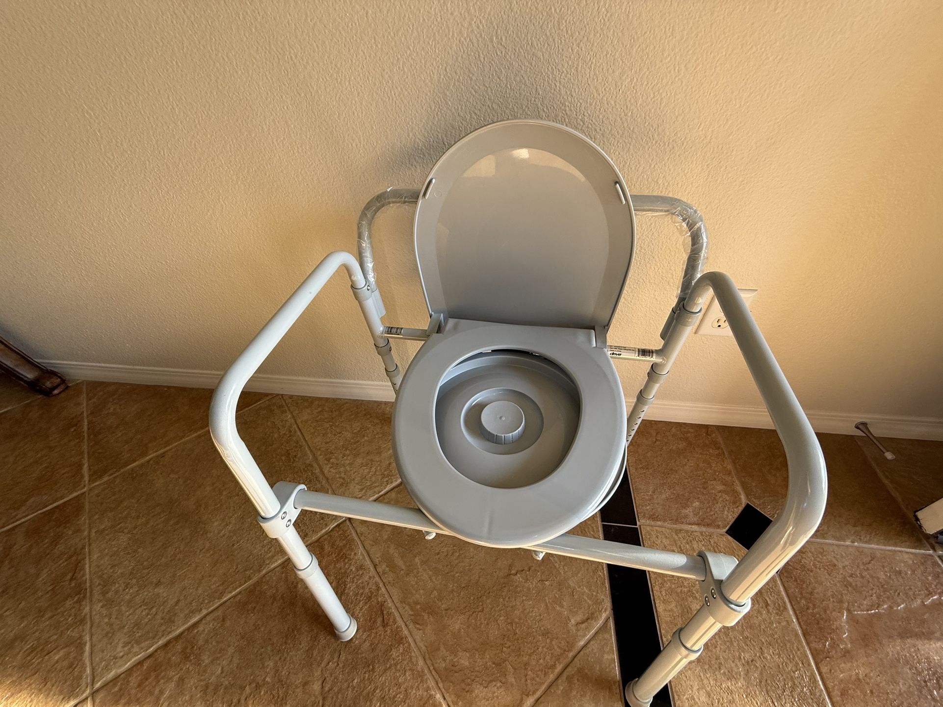 Toilet Commode - NEW