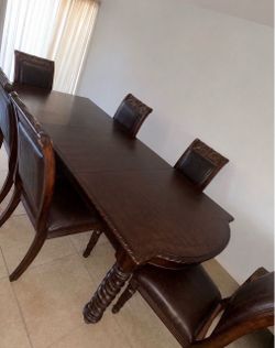 Dining table (includes extension)