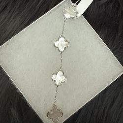 Beautiful 925 Silver White Clover Bracelet 