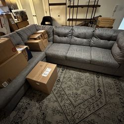 Grey Sectional Couch w/ Pull Out Sleeper