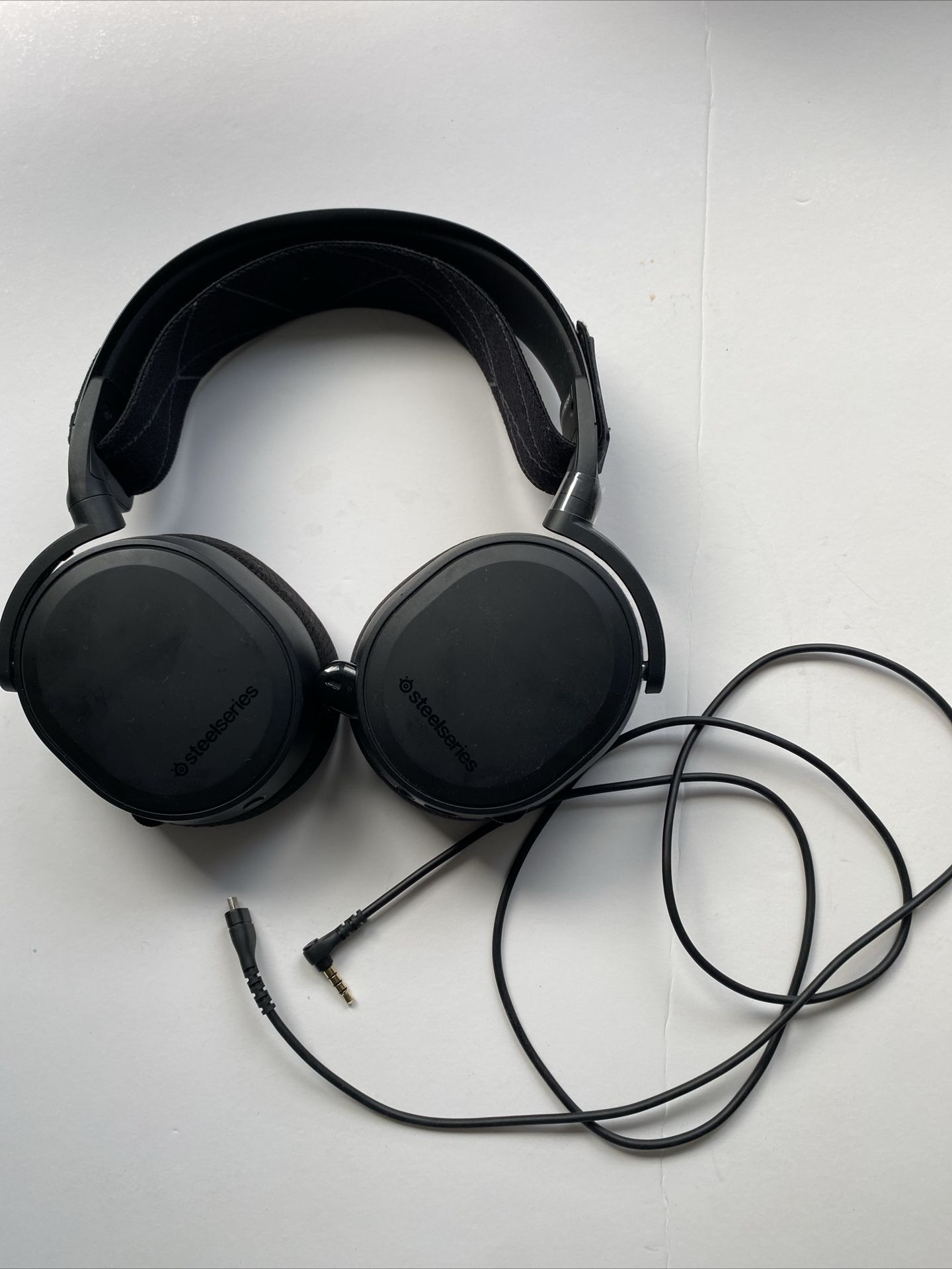 SteelSeries - Arctis 7 Wireless Gaming  Headset *NO Wireless Connector!  tested and working! I used them to listen to music with the Included wire!   