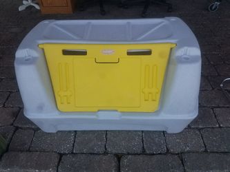 Toy box