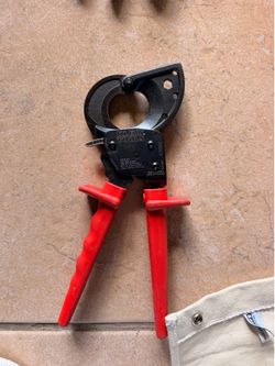 Kleins wire cutter ratcheting tool