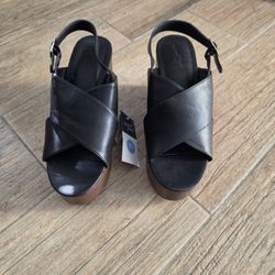 Universal Thread Wedge Sandals In Size 7.5