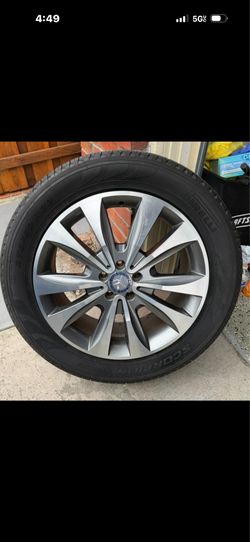Mercedes gl Setbof 20” factory rims with like new Pirelli scorpion tires set