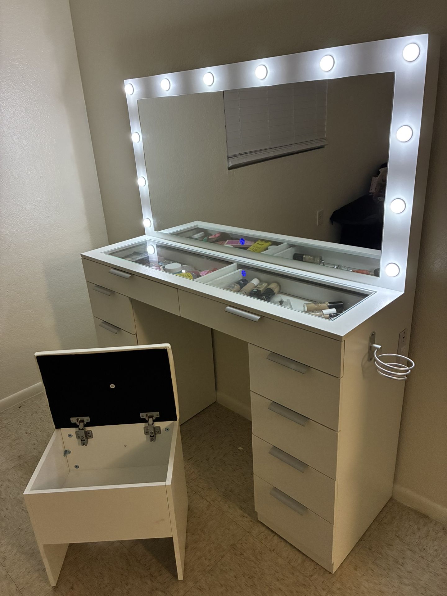 10 Drawer Vanity Mirror
