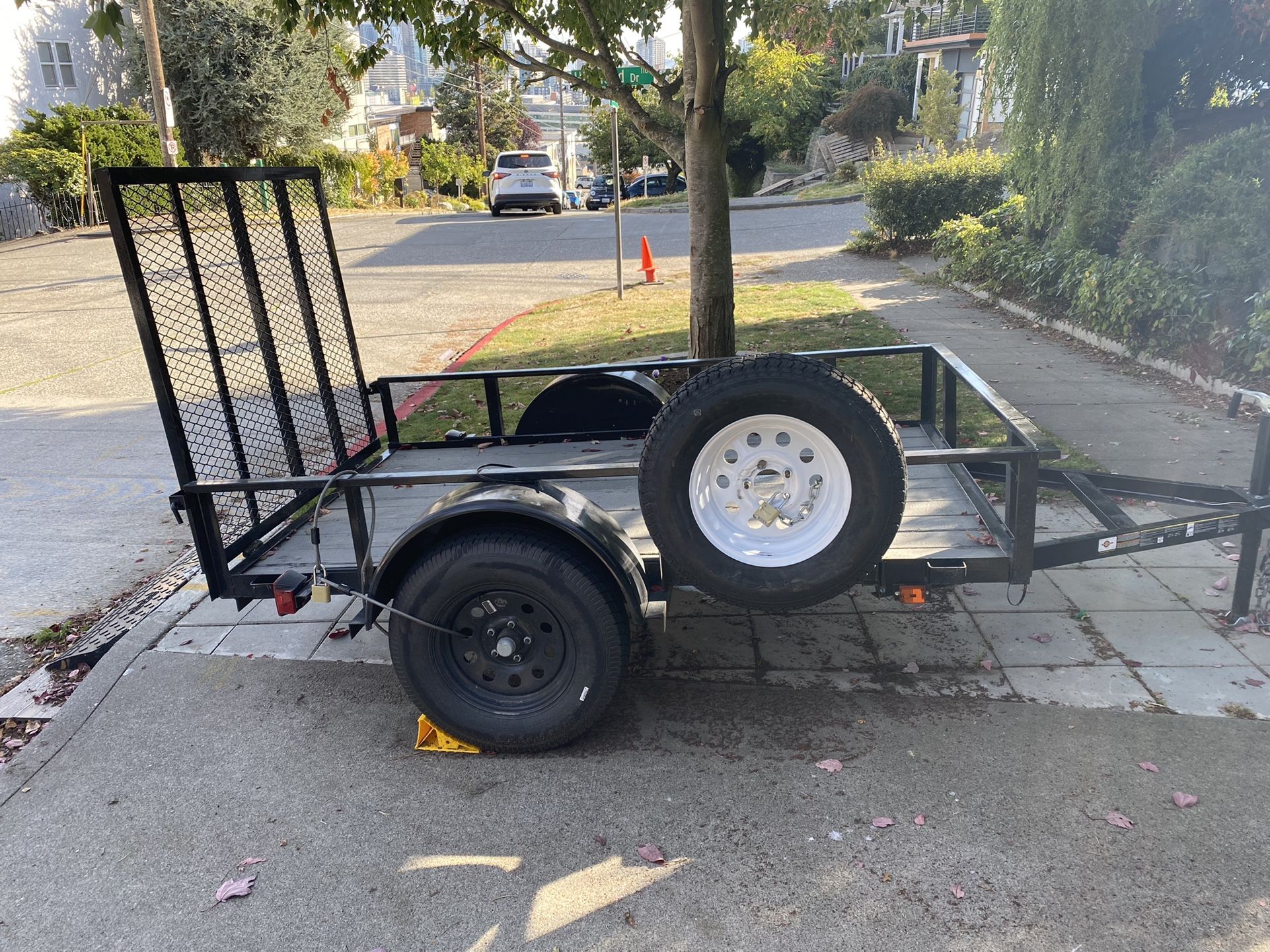 5x8 Utility Trailer, Spare Tire, Like New And Extras